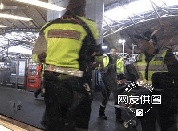 华人网友：“有人掉下站台”！一女在墨尔本南十字星站被火车撞倒，疑有精神疾病（组图） - 9