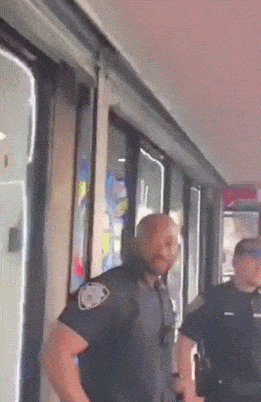爆粗口辱骂6名纽约警察，拍视频叫嚣：吸我大雕！华警挺身维护尊严...（组图/视频） - 5