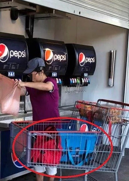 丢人现眼！华裔大妈占便宜：Costco饮料机前装3大袋免费冰块！（组图） - 4