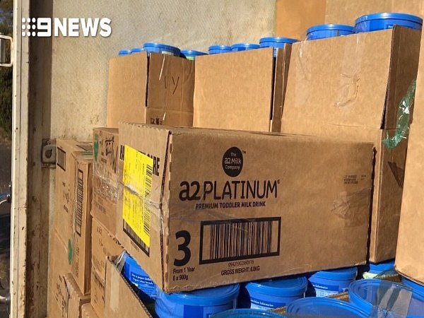 悉尼华人区“雌雄大盗”被捕！房中搜出4000罐配方奶粉、大量维生素及$21.5万现金！（组图/视频） - 2