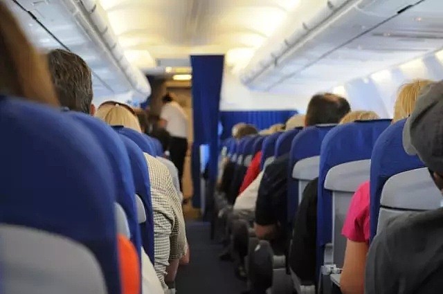 炸了！视频曝光：你在飞机上喝的都是“别人的口水”！15个不为人知黑幕...（组图/视频） - 9