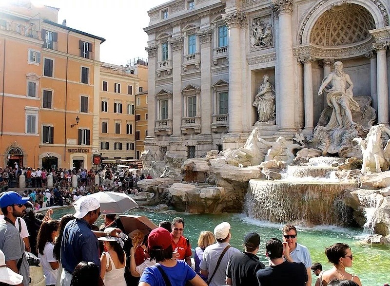 意大利的喷泉池快成了游客的澡堂子了...裸身那种...（组图） - 18