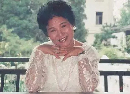 中国第一位喜剧之王，丈夫惨死、女儿脑瘫，她用悲剧人生，为我们带来十几年的欢声笑语（组图） - 20