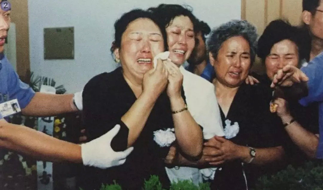 中国第一位喜剧之王，丈夫惨死、女儿脑瘫，她用悲剧人生，为我们带来十几年的欢声笑语（组图） - 36