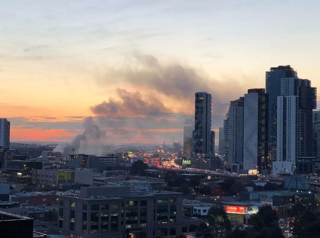 突发！South Melbourne发生大火！整个墨尔本CBD被浓烟气味掩盖！（组图） - 7