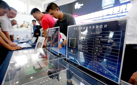 比5G快10倍 中国发布全球首款可见光通信芯片（组图） - 1