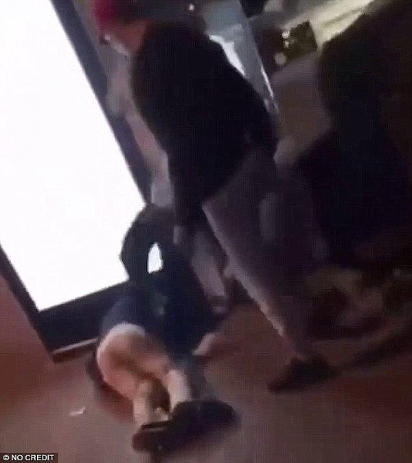 反转？7旬老汉在悉尼街头遭teenager拳打脚踢 警方：被打者或遭起诉（组图/视频） - 1