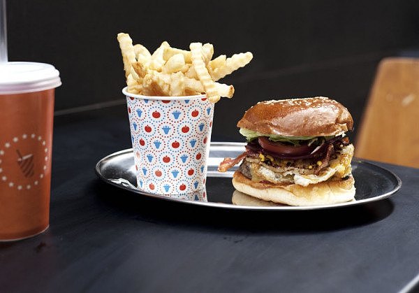只要$1！澳著名汉堡店入驻悉尼Redfern！庆开张老板1刀送汉堡，就在15号！（组图） - 2
