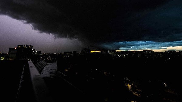 悉尼昨夜遭“天打雷劈”！Town Hall车站秒变鱼塘，多地街道严重内涝！（组图） - 3