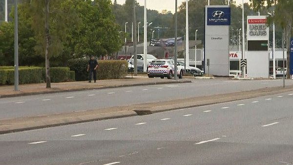 无法无天！澳洲teenager驾车拖行警员 警方：肇事车辆还是偷来的！（组图） - 2