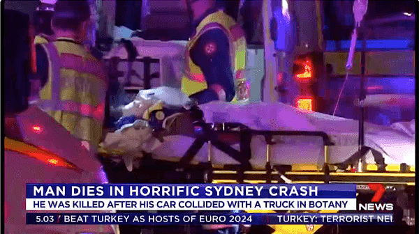 悉尼宝马车与B-double相撞，现场惨不忍睹！宝马司机重伤，乘客当场死亡！（组图） - 1