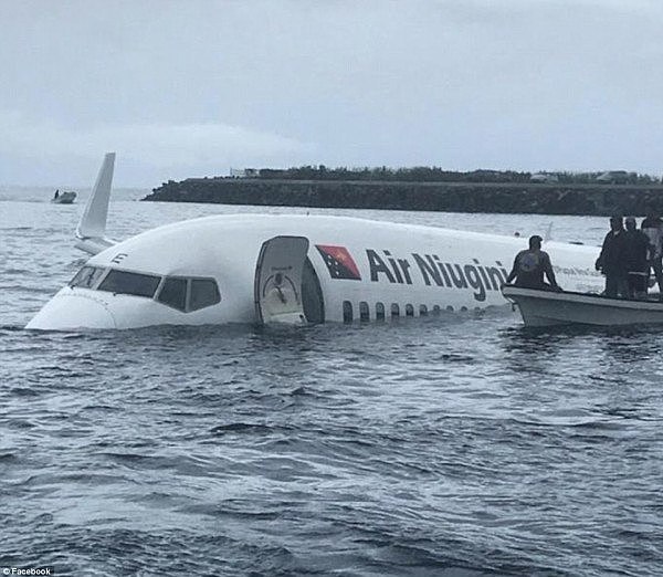 奇迹！飞机偏离跑道冲入海中，机上人员全部获救！澳洲游客逃过一劫（组图/视频） - 5