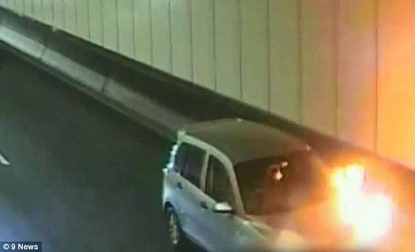 惊险！轿车在悉尼海港隧道内变“火车” ，女司机逃过一劫！（组图/视频） - 2
