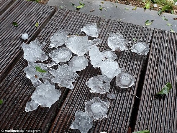 5135EC4B00000578-6267547-The_hail_stones_pictured_were_about_seven_centimetres_in_size_an-a-35_1539308863566.jpg,0