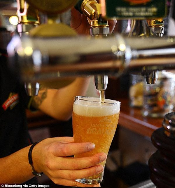 515F8C2C00000578-6283735-Australia_is_ranked_23rd_for_its_global_beer_consumption_with_Au-m-10_1539728501642.jpg,0