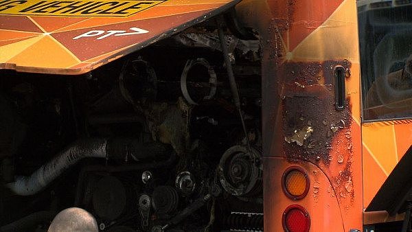 恐怖！墨尔本CBD一公交车突发火灾，乘客四散奔逃（组图） - 4