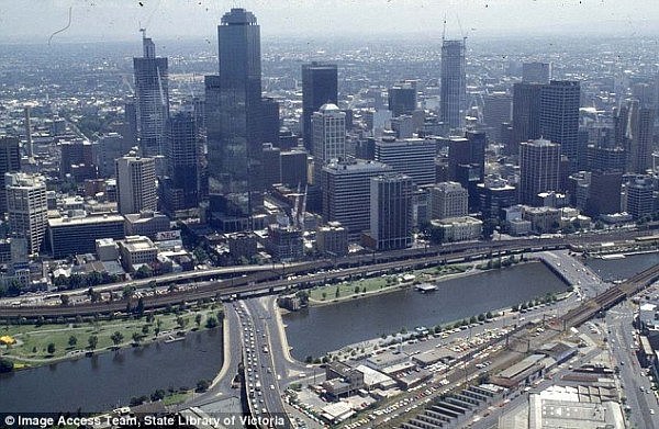 51A54CBA00000578-6318517-In_Melbourne_pictured_overlooking_the_Yarra_River_property_value-a-8_1540591801485.jpg,0