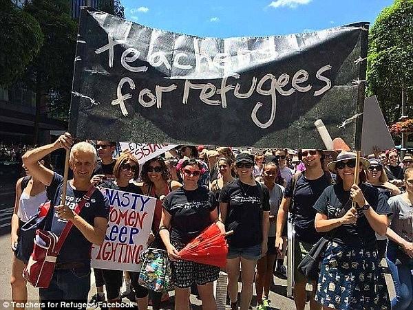 5198AFAC00000578-6312015-Teachers_for_Refugees_group_pictured_will_walk_off_the_job_on_No-a-53_1540393610091.jpg,0