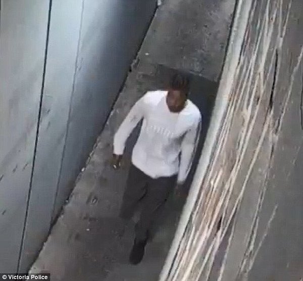 51CB147A00000578-6332631-Police_released_CCTV_footage_of_a_man_in_a_white_jumper_who_they-a-22_1540897599264.jpg,0