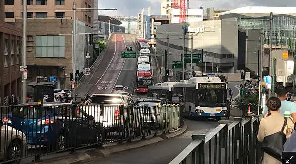 糟心！悉尼今早交通一片混乱！城铁又双叒延误！公交半道抛锚，乘客步行入CBD（组图） - 3