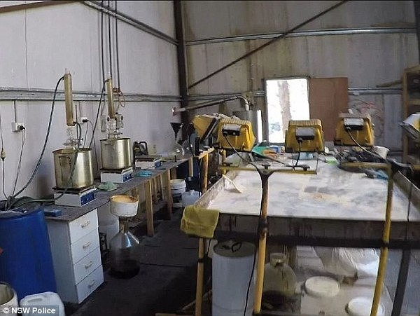 悉尼警方捣毁特大制毒工厂 生产设备及毒品清点工作竟耗时4天（组图/视频） - 1