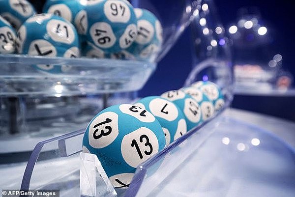 5953754-6369439-Thursday_night_s_60_million_jackpot_win_is_the_second_largest_di-a-30_1541718781306.jpg,0