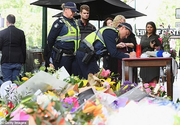 6066800-6378865-Members_of_the_Victorian_Police_write_in_a_condolence_book_as_th-a-16_1542000796797.jpg,0