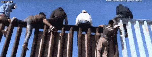 非法移民大军抵达美墨边境 翻墙了！美军傻眼（组图） - 6
