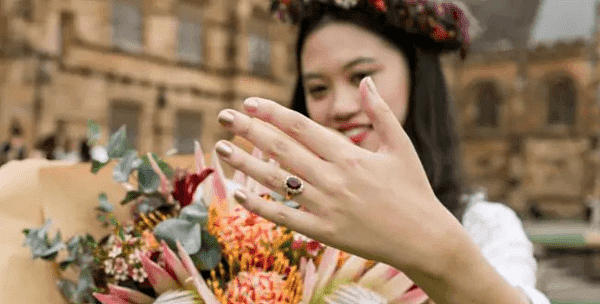 和文凭“结婚”？悉大华人女生为庆祝毕业，与文凭举行婚礼（组图） - 3