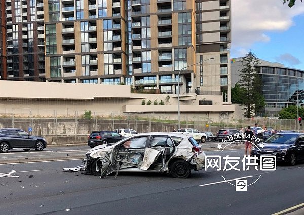 惨烈！悉尼5车连环撞，一地残骸！靠近大学华人区，疑肇事车逆行，7人受伤（组图） - 2