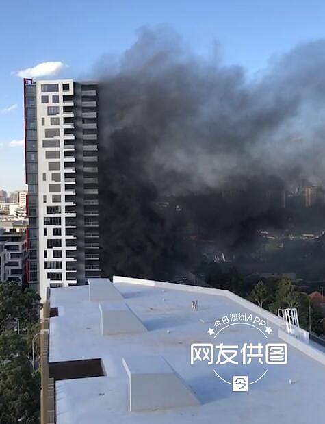 悉尼Zetland高层公寓旁失火，浓烟滚滚场面震撼！部分住户料受损（组图/视频） - 2