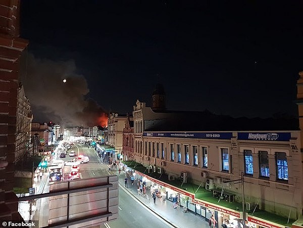 悉尼中餐厅深夜突发大火！店内食客被紧急疏散，2名消防员受伤（组图/视频） - 7