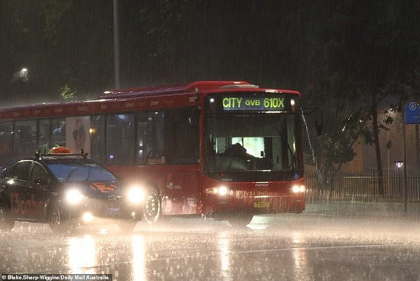 悉尼雷暴堪比“末日”，高峰期全城瘫痪！公路淹水、航班取消！最坏情况还没来！（视频/组图） - 18