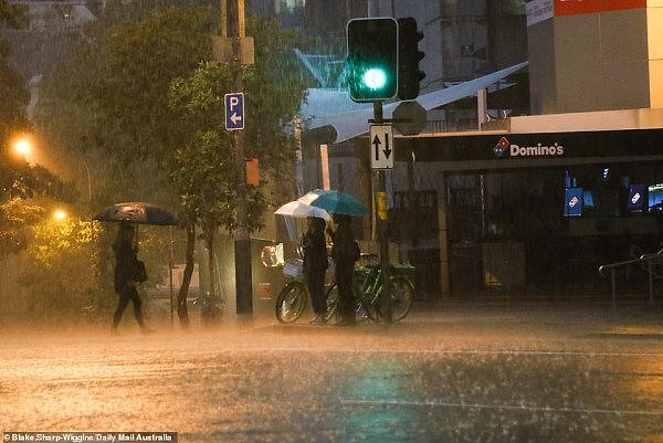 悉尼雷暴堪比“末日”，高峰期全城瘫痪！公路淹水、航班取消！最坏情况还没来！（视频/组图） - 19