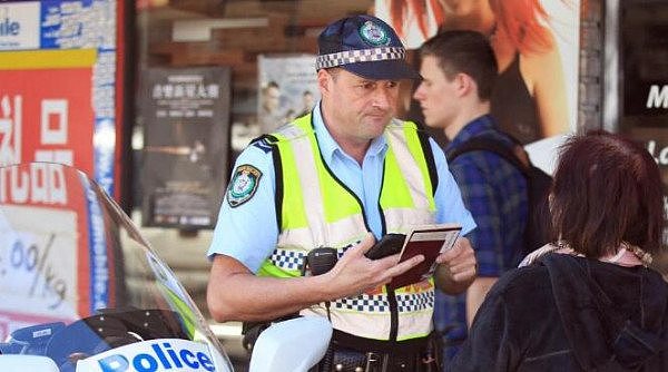 悉尼人注意！过马路千万小心！警方严打此类行为！昨天已有22人被罚款（组图） - 4
