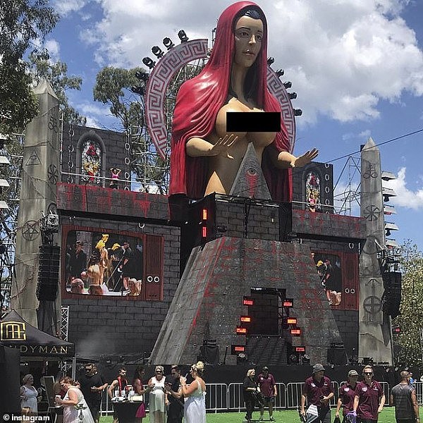 6881242-6452695-A_controversial_Virgin_Mary_statue_pictured_erected_at_Saturday_-a-5_1543796355842.jpg,0