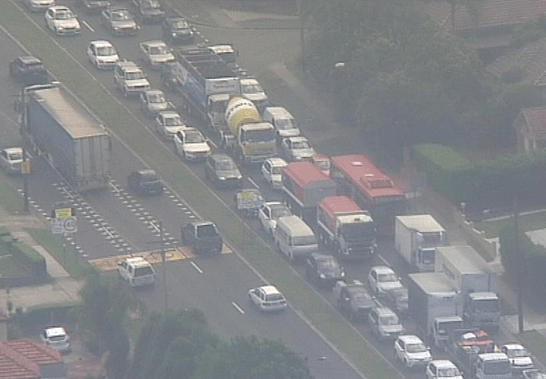 悉尼西北区多车连环相撞，现场惨烈！周边交通严重拥堵，车龙长达数公里（组图） - 7