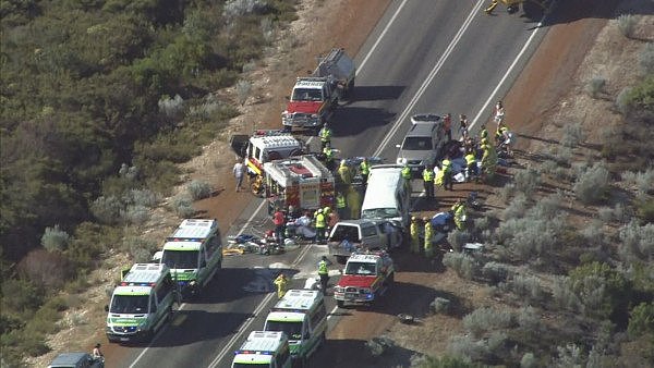 已3死11伤，细节流出！载中国游客小巴在澳出车祸，高速路被迎头猛撞！（视频/组图） - 6