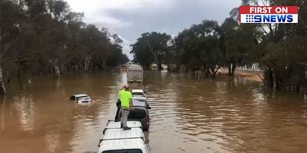 墨尔本市区突发强降水！雷电交加！街道洪水肆虐！（组图） - 7