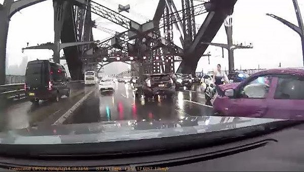 http-%2F%2Fprod.static9.net.au%2F_%2Fmedia%2F2018%2F12%2F14%2F17%2F40%2F181214-Sydney-Harbour-Bridge-Crash-2.jpg,0