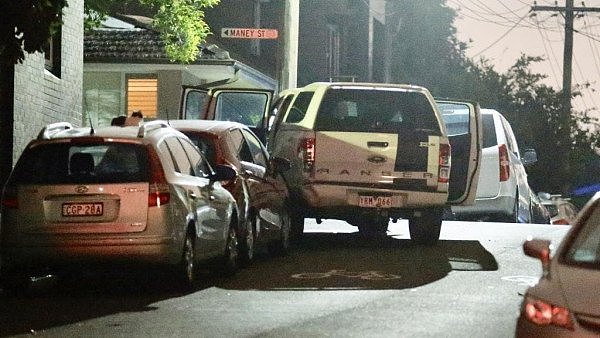 悉尼司机“怒撞”警车！两名警察被撞伤！警方开枪示威 司机仍在逃（组图） - 5