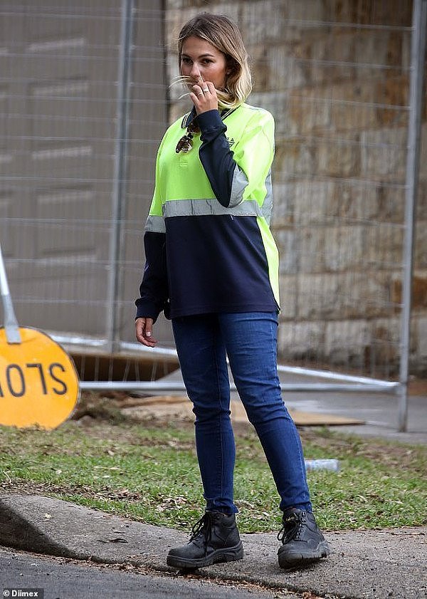 7410238-6494673-Among_the_tradies_the_rubble_and_the_work_vans_are_young_women_w-a-2_1544928461691.jpg,0