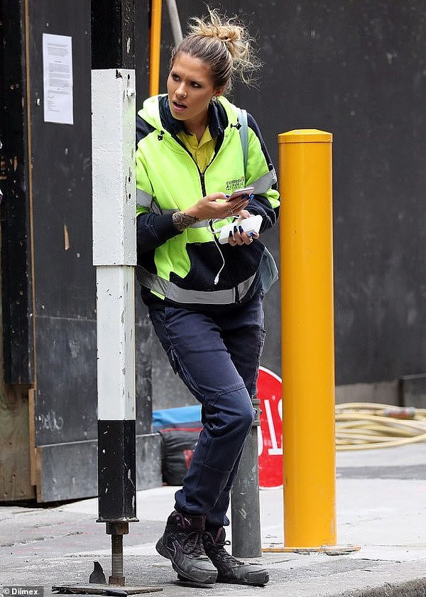 7410244-6494673-Women_stand_guard_along_the_fenced_area_on_Sydney_s_George_Stree-a-3_1544928461799.jpg,0