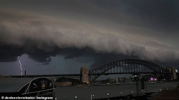 1小时7000次闪电！悉尼遭天打雷劈，上千户居民断电，航班降落时遭雷击（组图/视频） - 3