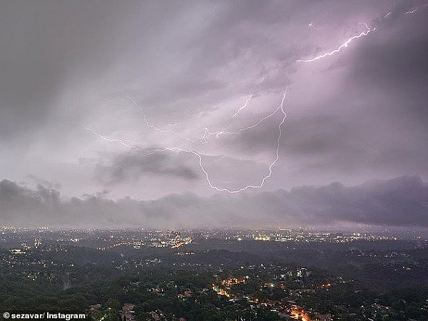 1小时7000次闪电！悉尼遭天打雷劈，上千户居民断电，航班降落时遭雷击（组图/视频） - 2