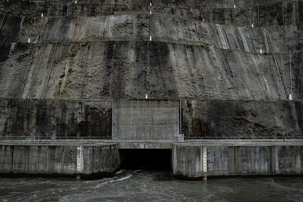 Ecuador-Dam-slide-ZDHB-master1050.jpg,0