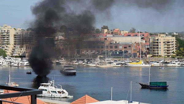 悉尼内西区今晨突传巨响！游艇爆炸起火，一男子被烧成重伤（组图） - 2
