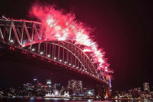 中途华人大撤离，悉尼跨年夜彻底嗨翻！史上最震撼烟火惊艳世界，2019，在澳洲的我们来了！（组图/视频） - 51