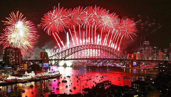 中途华人大撤离，悉尼跨年夜彻底嗨翻！史上最震撼烟火惊艳世界，2019，在澳洲的我们来了！（组图/视频） - 53