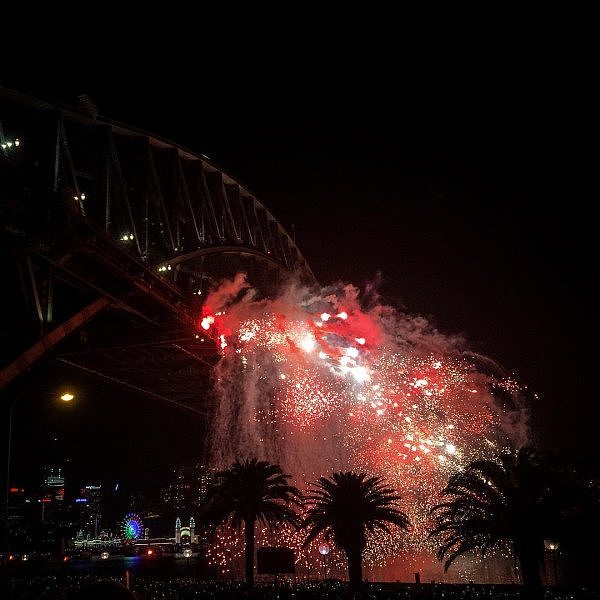 中途华人大撤离，悉尼跨年夜彻底嗨翻！史上最震撼烟火惊艳世界，2019，在澳洲的我们来了！（组图/视频） - 55